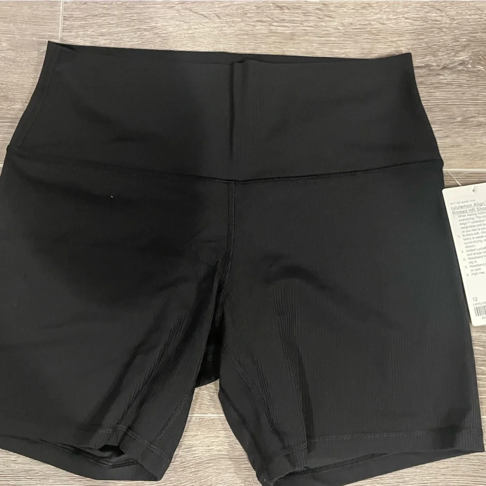 Lululemon Align High-Rise Ribbed Short 6" Black NWT - size 12 - Picture 2 of 3